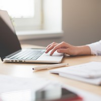 您觉得您的孩子应该责怪、批评吗？